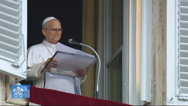 El Papa León XIV durante el rezo del Ángelus el 18 de octubre de 2026.
