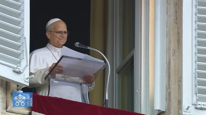 El Papa León XIV durante el rezo del Ángelus el 18 de octubre de 2026.