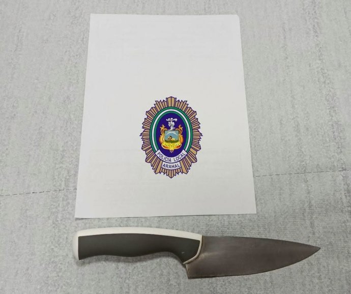 Faca apreendida com o autor de uma agressão contra sua parceira em Arahal (Sevilha).