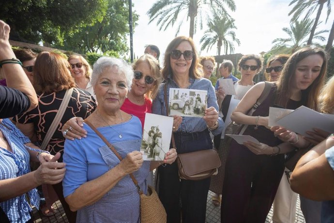 Participantes en el ciclo 'Paseando por Alcalá'.