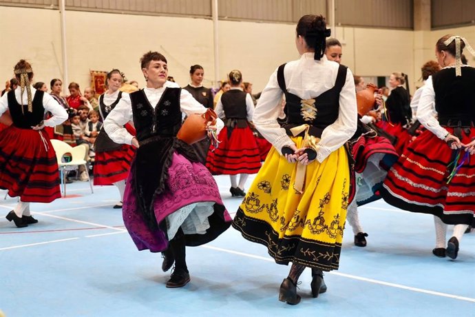 El XXVII Encuentro Provincial de Folclore de Valladolid reúne en Tudela de Duero a 31 grupos de danza y seis de dulzaina