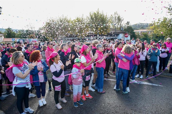 La consejera de Inclusión Social, Begoña Gómez del Río, participa en la XIII Marcha contra el Cáncer de Mama.