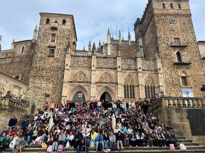 Jóvenes y familias de la Archidiócesis de Toledo en Guadalupe (Cáceres)