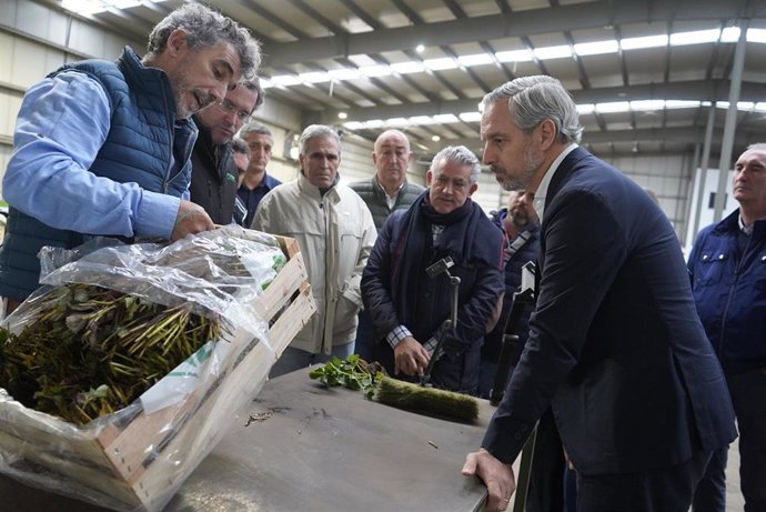 El vicesecretario general de Economía del Partido Popular, Juan Bravo, en una visita a una empresa en la provincia de Segovia.