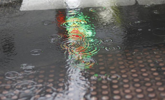 Archivo - Charcos formados por la lluvia 