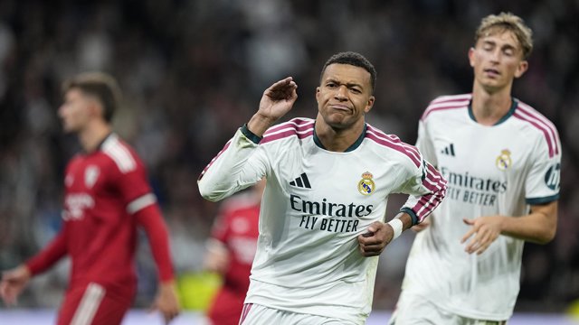 Kylian Mbappé celebra uno de sus goles en el Real Madrid-Sevilla FC de LaLiga EA Sports 26-27
