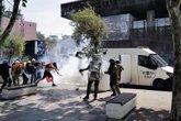 Foto: 29 detenidos y seis carabineros heridos en los disturbios por el séptimo aniversario del 'estallido social' en Chile