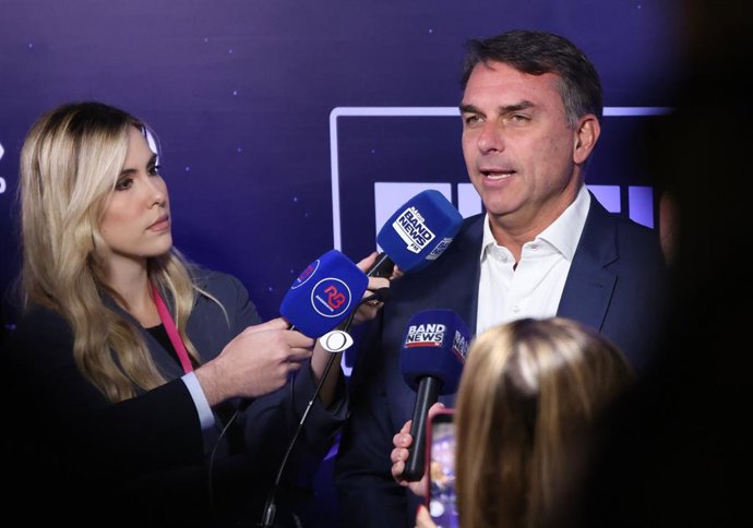 18 de outubro de 2026, São Paulo, São Paulo, Brasil: São Paulo (SP), 18/10/2026 — Política/Debate/Bandeirantes — Os candidatos à presidência Flávio Bolsonaro (PL) e Luiz Inácio Lula da Silva (PT) chegam à sede da TV Bandeirantes, em São Paulo, para partic