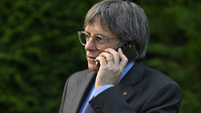 El presidente de Junts per Catalunya, Carles Puigdemont, tras realizar una declaración institucional, a 6 de octubre de 2026, en Waterloo (Bélgica).