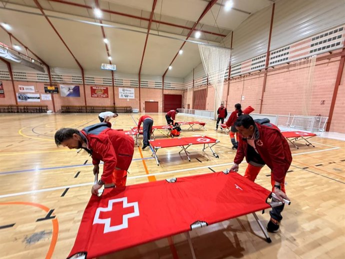 Albergue de Cruz Roja para atender a afectados por la dana Adam en Gandia (Valencia)