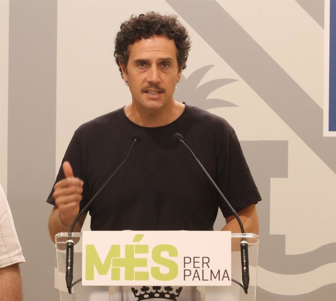 El candidato de MÉS per Palma a la alcaldía, David Pujol, en rueda de prensa.