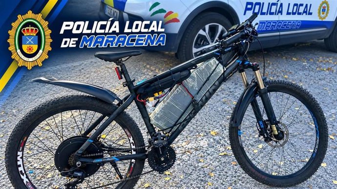 Bicicleta con un motor eléctrico retirada de la circulación por la Policía Local de Maracena.