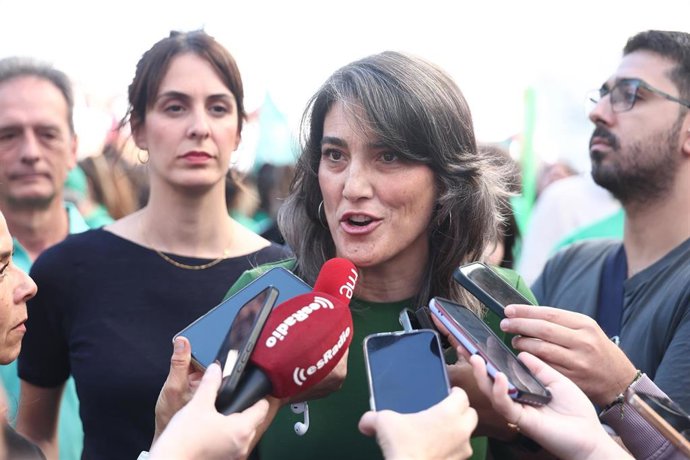 Imagen de recurso de la portavoz de Más Madrid en la Asamblea de Madrid, Manuela Bergerot (d), y la portavoz de Más Madrid en el Ayuntamiento, Rita Maestre.