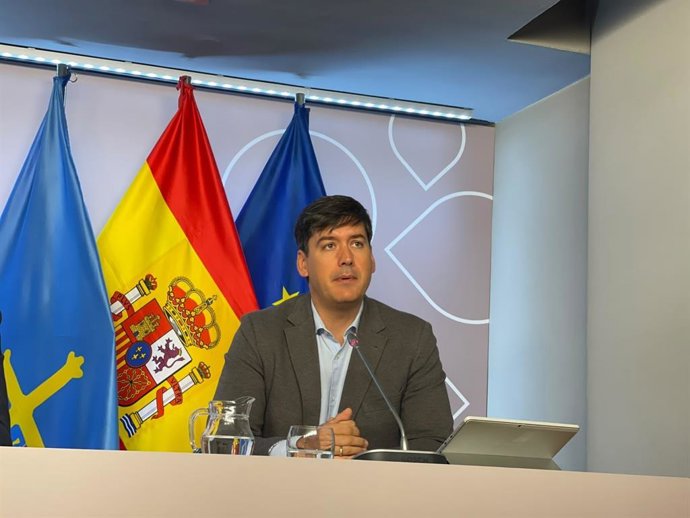El consejero de Ciencia, Industria y Empleo, Borja Sánchez, durante la rueda de prensa de este lunes.