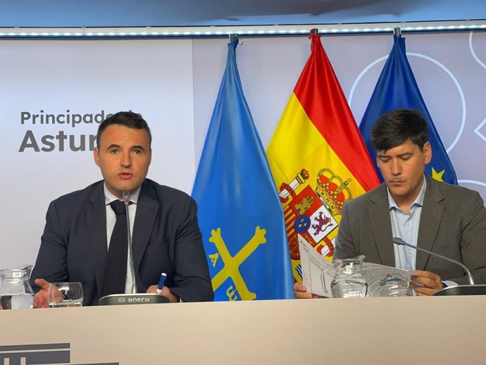 Rueda de prensa del consejero de Hacienda, Guillermo Peláez, y del consejero de Ciencia, Borja Sánchez, posterior a la reunión del Consejo de Gobierno de este lunes.