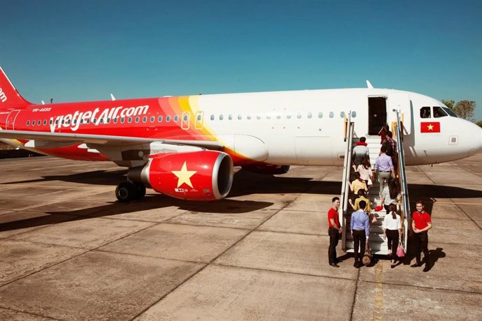 Archivo - Avión de VietJet.
