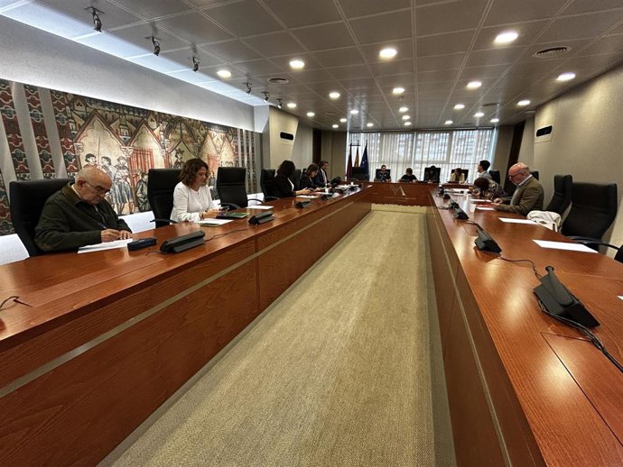 El representante del Comité Paralímpico en la Región de Murcia, Francisco Guillén Armero, con los miembros de la Comisión para las Personas con Discapacidad