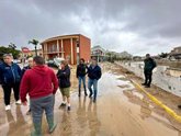 Foto: Rescatados dos niños y dos adultos con hipotermia leve tras arrastrar el agua una caravana en Pego
