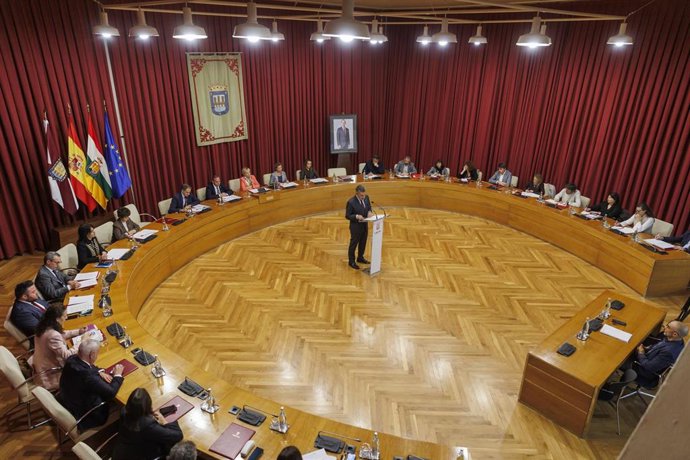 El alcalde de Logroño, Conrado Escobar, durante el debate del estado de la ciudad, en el Ayuntamiento de Logroño, a 19 de octubre de 2026, en Logroño, La Rioja (España). 