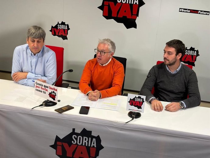 De izquierda a derecha: Juan Antonio Palomar, Ángel Ceña y David Romera explican el proceso de Primarias en Soria ¡YA!