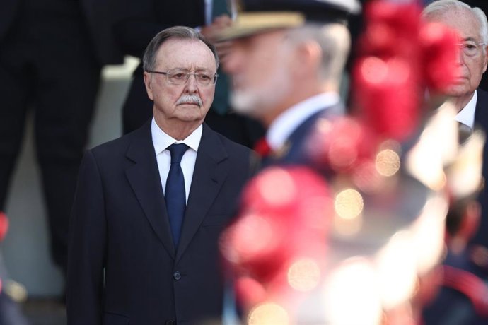 El presidente de Ceuta, Juan Jesús Vivas, durante el acto solemne de homenaje a la bandera nacional y desfile militar por el 12 de octubre, Día de la Hispanidad, en la Plaza de Cánovas del Castillo, a 12 de octubre de 2026, en Madrid (España). Los actos c