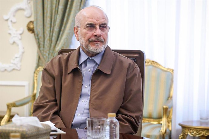 11 de outubro de 2026, Teerã, Irã: O presidente do Parlamento iraniano, Mohammad Bagher Ghalibaf, durante uma reunião dos chefes dos poderes Executivo, Legislativo e Judiciário do Irã no gabinete presidencial em Teerã, Irã, em 11 de outubro de 2026. A reu