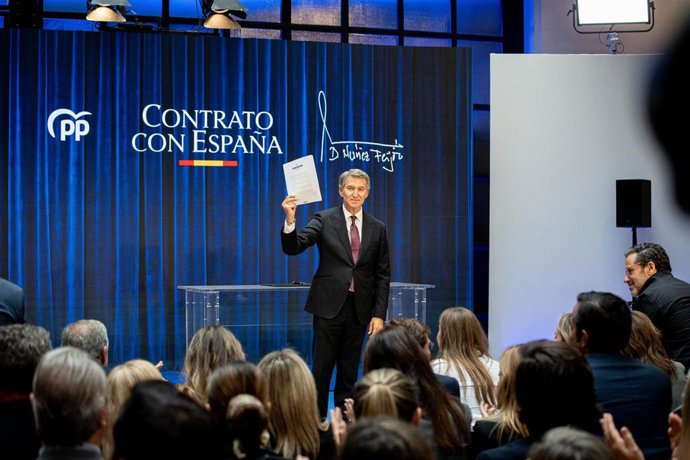 El presidente del PP, Alberto Núñez Feijóo, durante su “Contrato con España”, en Espacio Larra, a 19 de octubre de 2026, en Madrid (España). 
