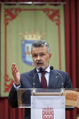 El alcalde de Logroño, Conrado Escobar, durante el debate del estado de la ciudad, en el Ayuntamiento de Logroño, a 19 de octubre de 2026, en Logroño, La Rioja (España). 