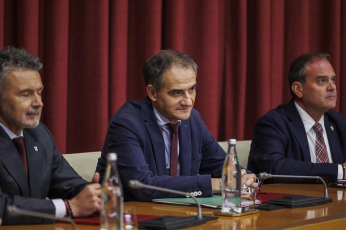 El portavoz del PP en el Ayuntamiento de Logroño, Miguell Sainz, durante el debate del estado de la ciudad, en el Ayuntamiento de Logroño