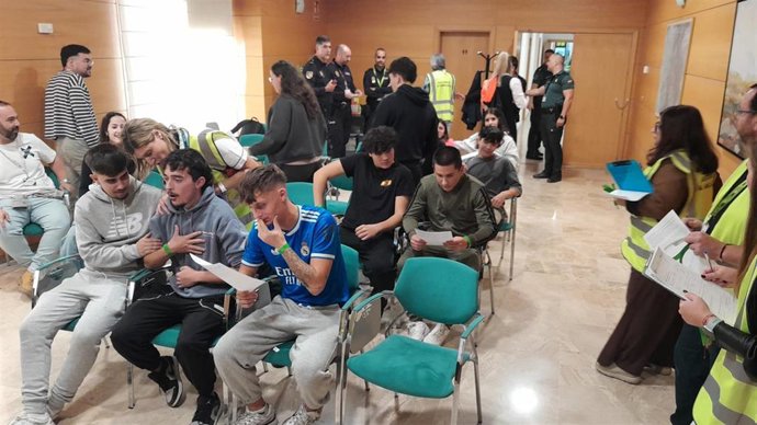 Uno de los principales objetivos del simulacro ha sido comprobar el proceso completo de activación de la Sala de Ilesos y Heridos Leves, desde su apertura y preparación hasta la recepción de los pasajeros.