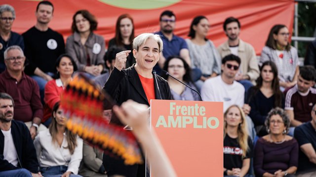 La exalcaldesa de Barcelona Ada Colau, durante el acto de presentación de su candidatura a las elecciones generales del 29N, en el Auditorio del Parque Lineal del Manzanares, a 17 de octubre de 2026, en Madrid (España).