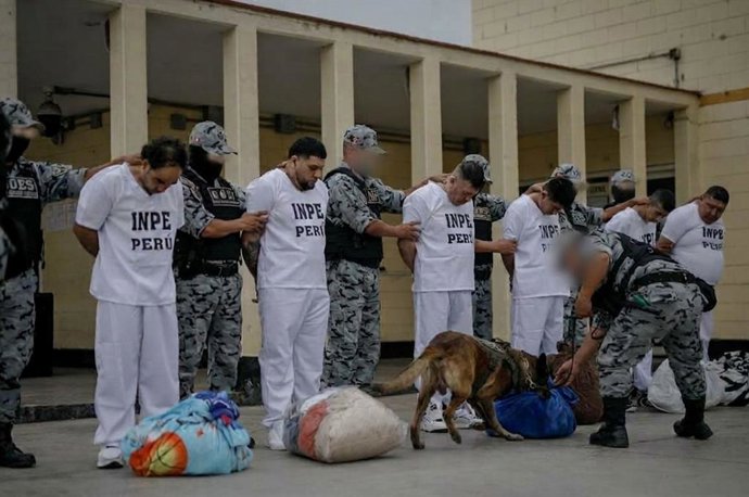 Perú.- Comando Unificado traslada internos de alta peligrosidad vinculados a La Confederación