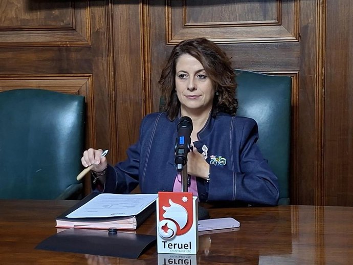 La alcaldesa de Teruel, Emma Buj, en la Junta de Gobierno Local.