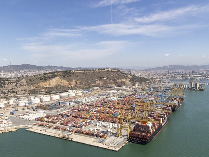 Imagen de contenedores en el Puerto de Barcelona