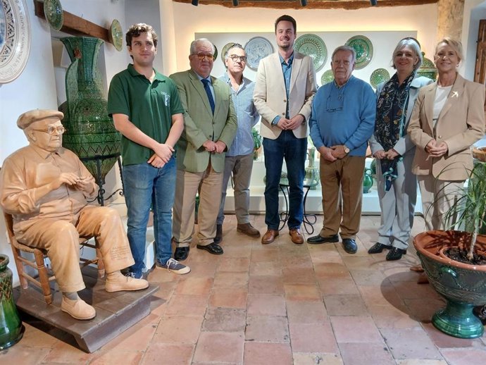Visita al taller del alfarero ubetense Pablo Tito.