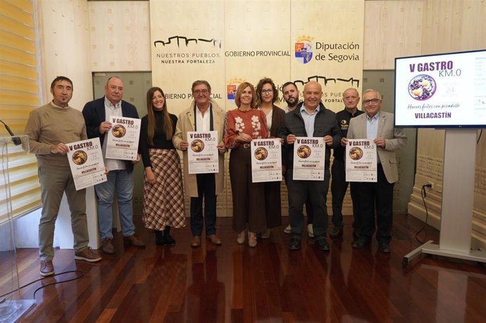 La diputada responsable de Alimentos de Segovia, Magdalena Rodríguez (centro) con entidades participantes del evento.