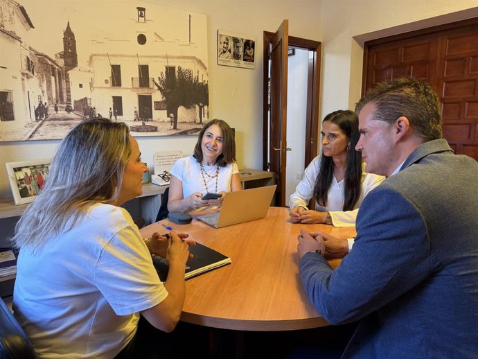 Técnicos de Inpro analizan con responsables de Pedrera y Gilena la incorporación de sus recursos al mirador turístico de la comarca de Estepa