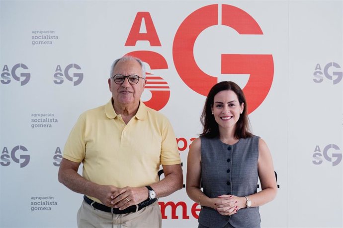 El secretario general de ASG, Casimiro Curbelo, y la candidata al Senado, Yaiza Castilla