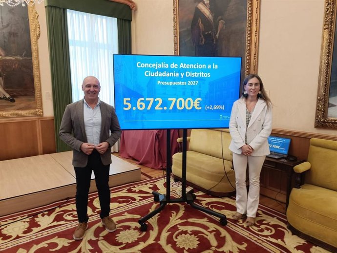 El concejal de Atención a la Ciudadanía y Distritos del Ayuntamiento de Gijón, Abel Junquera, presenta los presupuestos de 2027 de su Concejalía en el Consistorio gijonés.