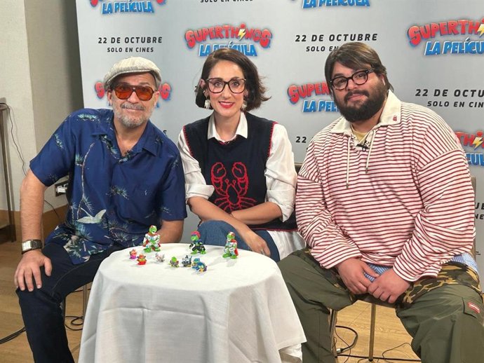El cineasta Víctor Monigote y los actores Brays Efe y Ana Morgade presentan la película de animación, ‘Superthings’.