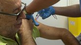 Vídeo: Cientos de vascos acuden a los centros de vacunación de gripe y Covid en sus primeras horas