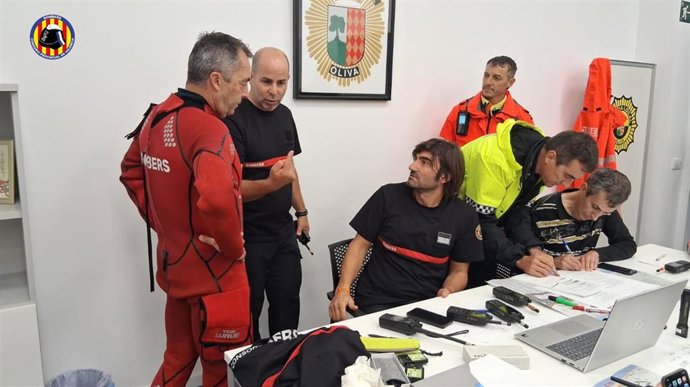 Efectivos de seguridad.