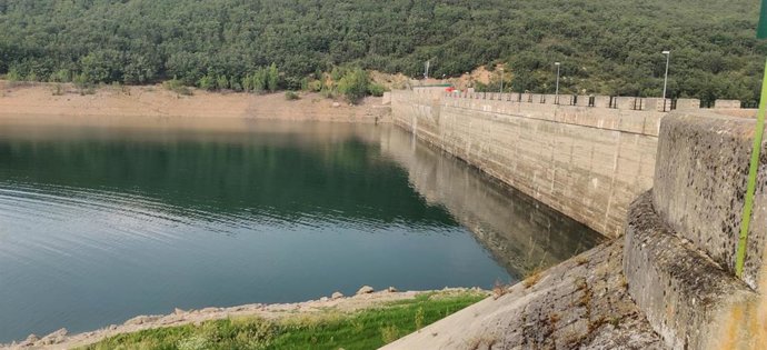 Archivo - Embalse González Lacasa con poca agua (archivo)