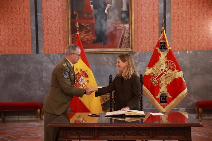 La presidenta del Parlamento de Andalucía, Ana Mestre, realiza una visita institucional al Cuartel General de la Fuerza Terrestre. A 19 de octubre de 2026 en Sevilla (Andalucía, España).