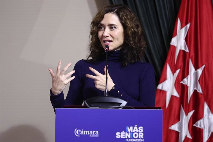 La presidenta de la Comunidad de Madrid, Isabel Díaz Ayuso, interviene durante el foro ‘La Longevidad tiene nombre de Mujer’, a 19 de octubre de 2026, en Madrid (España).