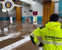 Una fuerte tromba de agua y granizo en Arcos (Cádiz) deja una veintena de avisos por viviendas y calles anegadas