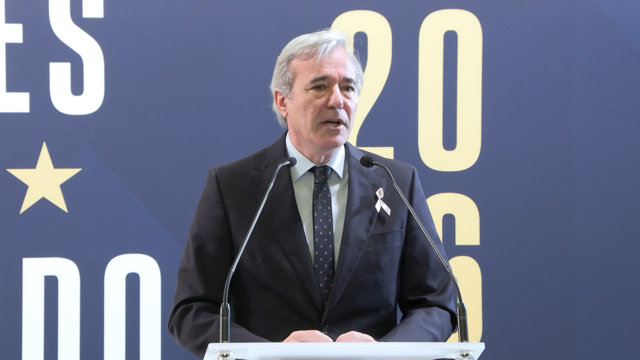 Zaragoza recibe la Copa del Mundo como símbolo de los valores de la Selección es