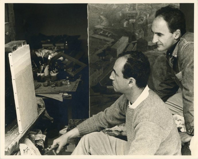 Eduardo y Gonzalo Chillida en el estudio del pintor, 1964.