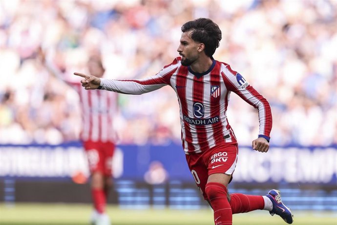 El centrocampista español del Atlético de Madrid Álex Baena. 