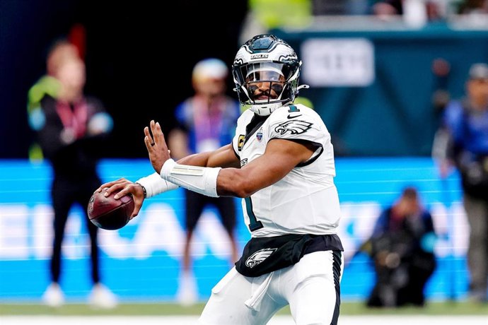 Jalen Hurts durante un partido con los Philadelphia Eagles 